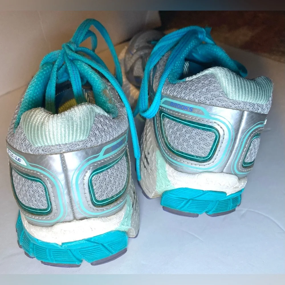 Brooks‎ Women's Size GTS 1202031D170 Running Shoes Gray Teal, 7.5